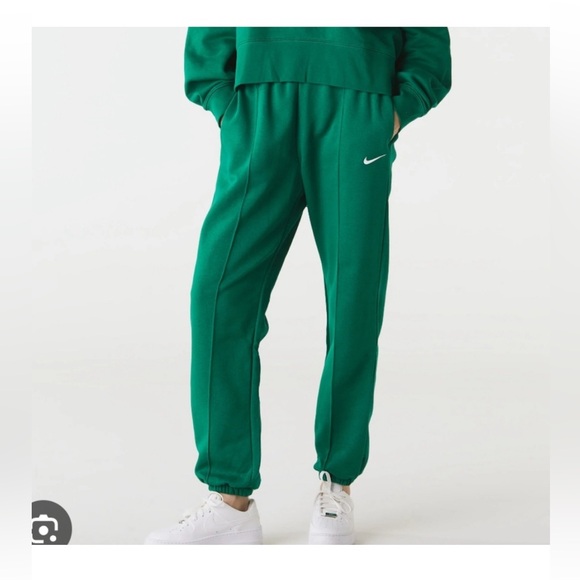 Nike Pants - ❌SOLD❌ NWT Nike sweats 🔥